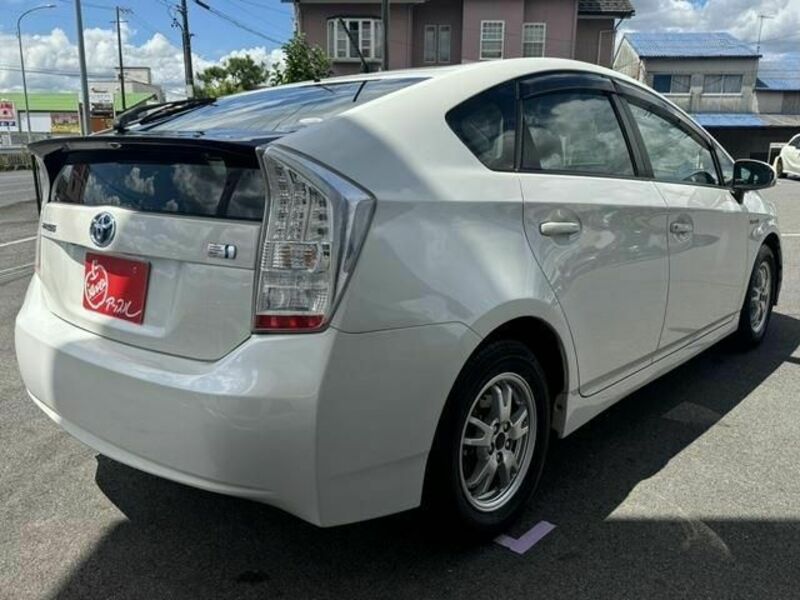 PRIUS-16