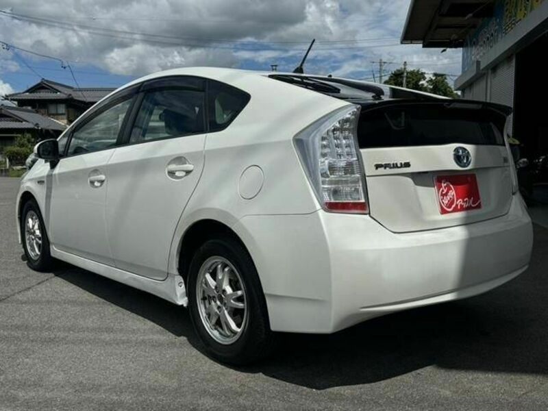 PRIUS-17