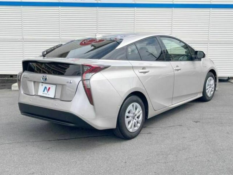 PRIUS-17