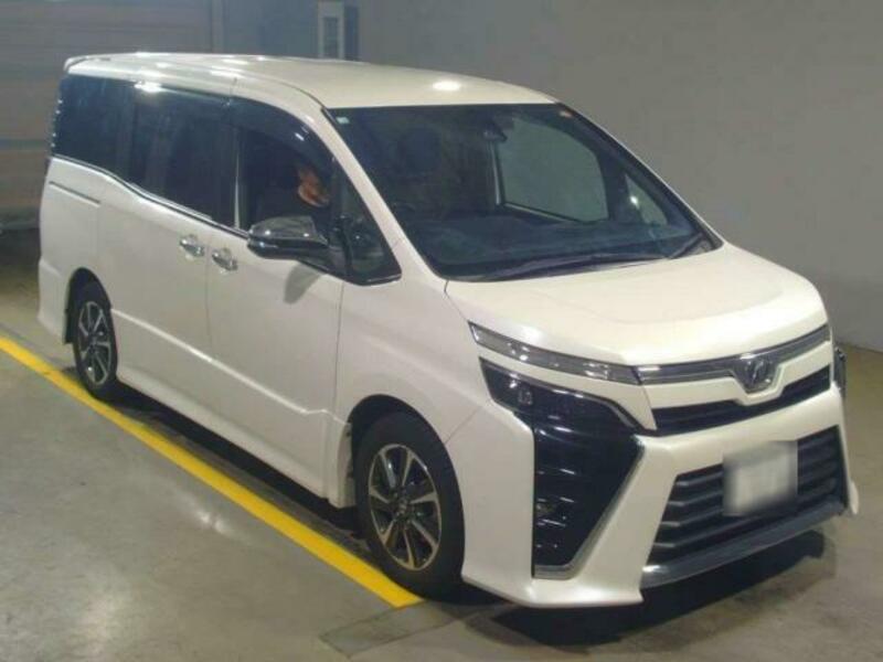 TOYOTA　VOXY