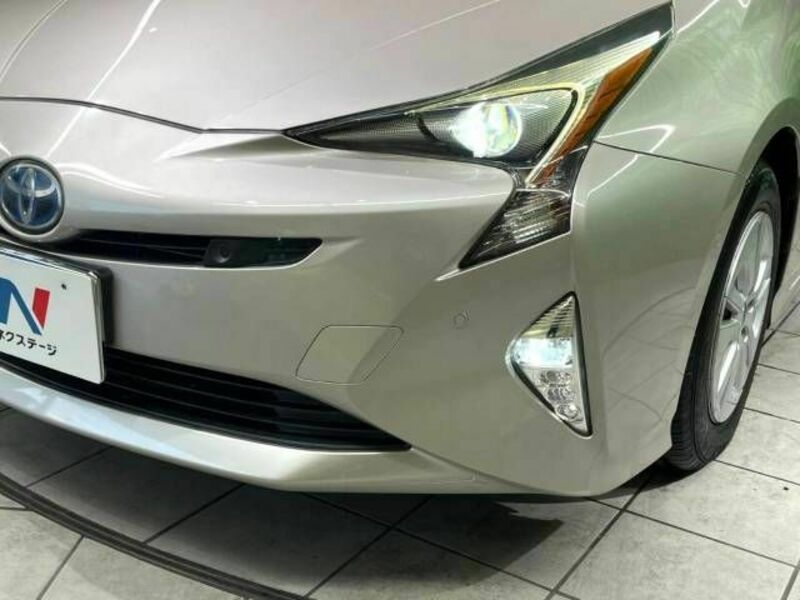 PRIUS-12