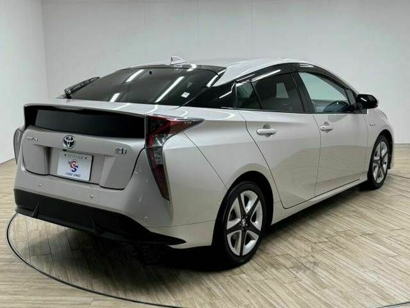 PRIUS-15