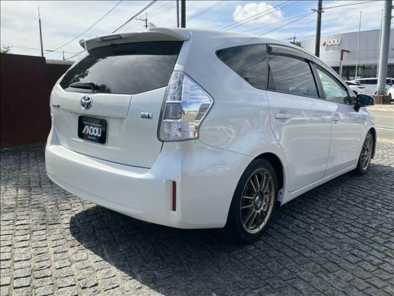 PRIUS ALPHA-8