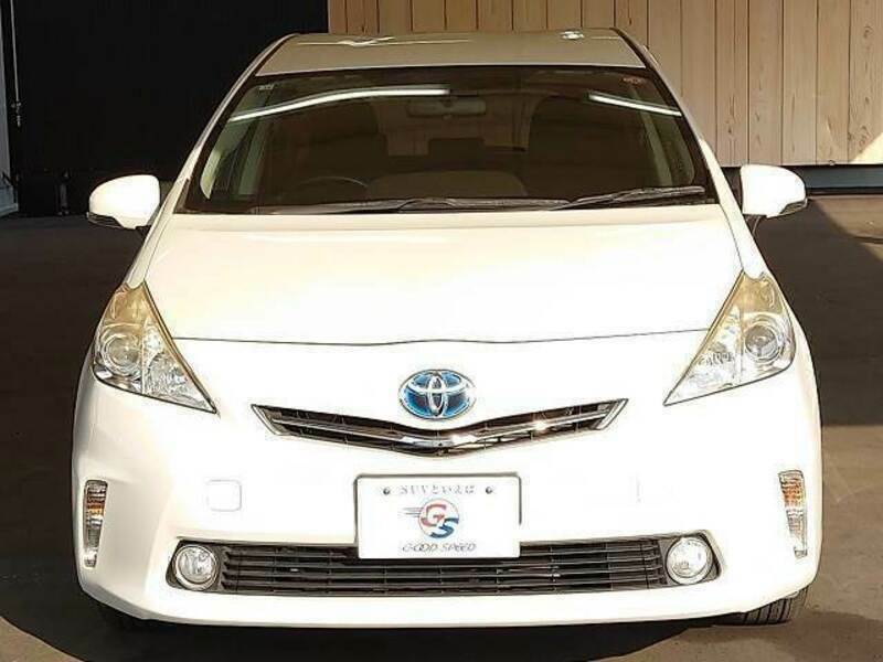 PRIUS ALPHA-11