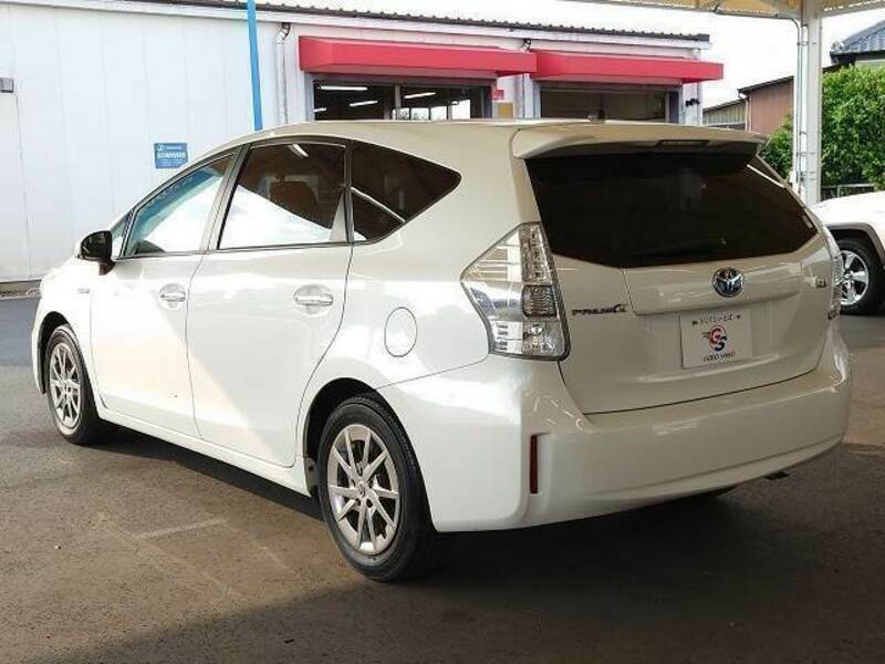 PRIUS ALPHA-15