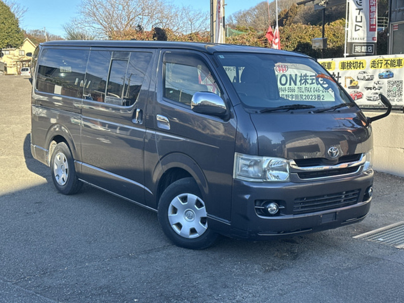 TOYOTA HIACE VAN