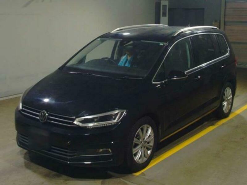 VOLKSWAGEN　GOLF TOURAN