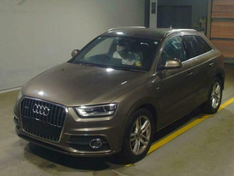 AUDI　Q3