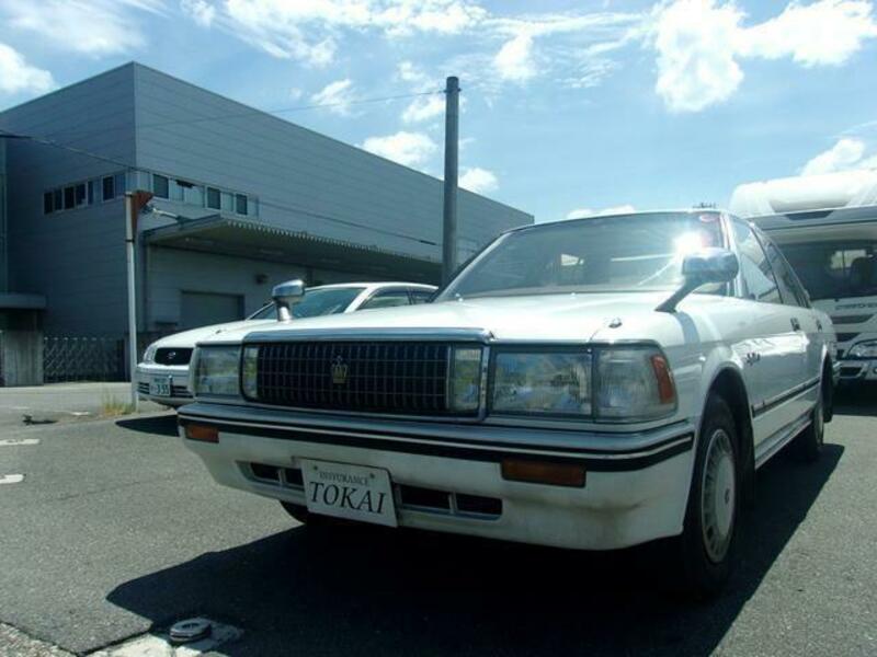 TOYOTA　CROWN