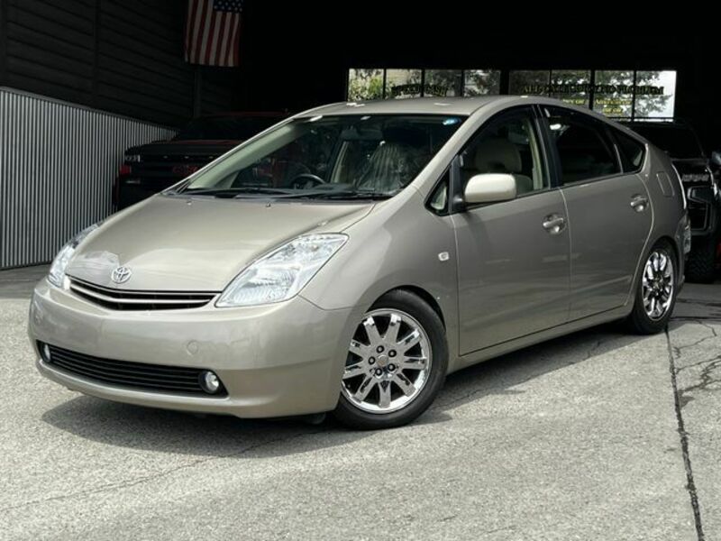 TOYOTA　PRIUS