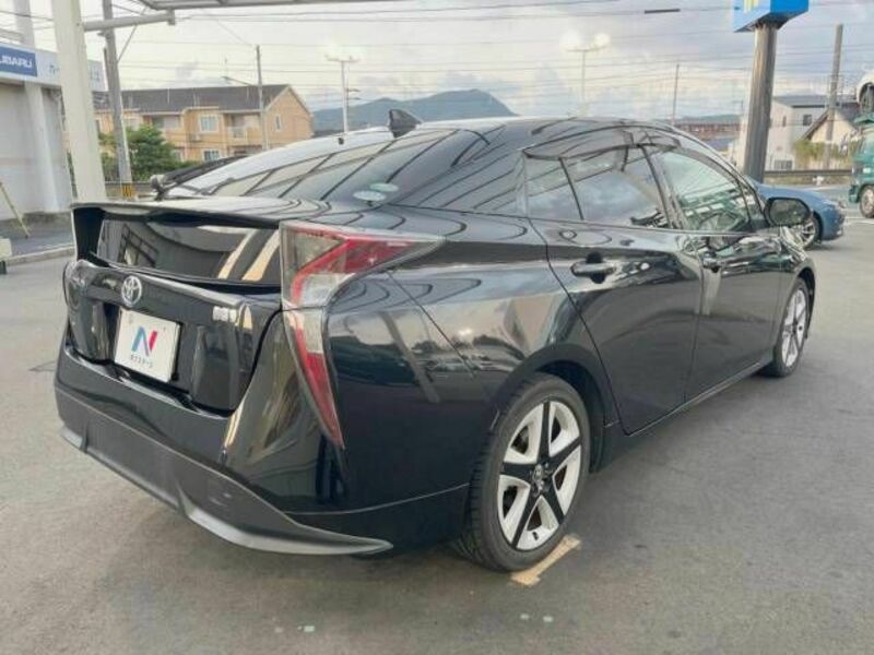 PRIUS-16