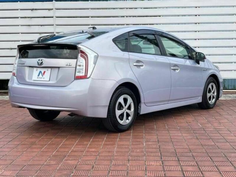 PRIUS-17