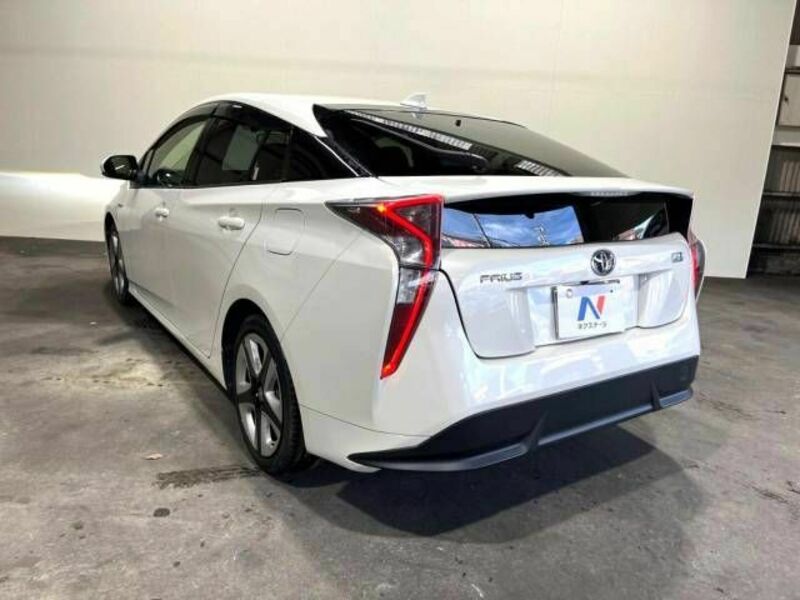 PRIUS-16