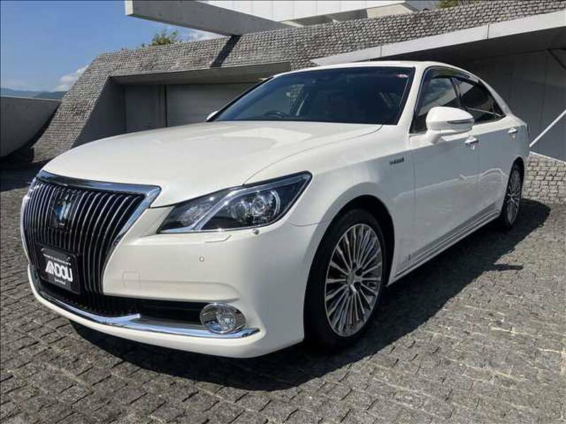 TOYOTA　CROWN MAJESTA