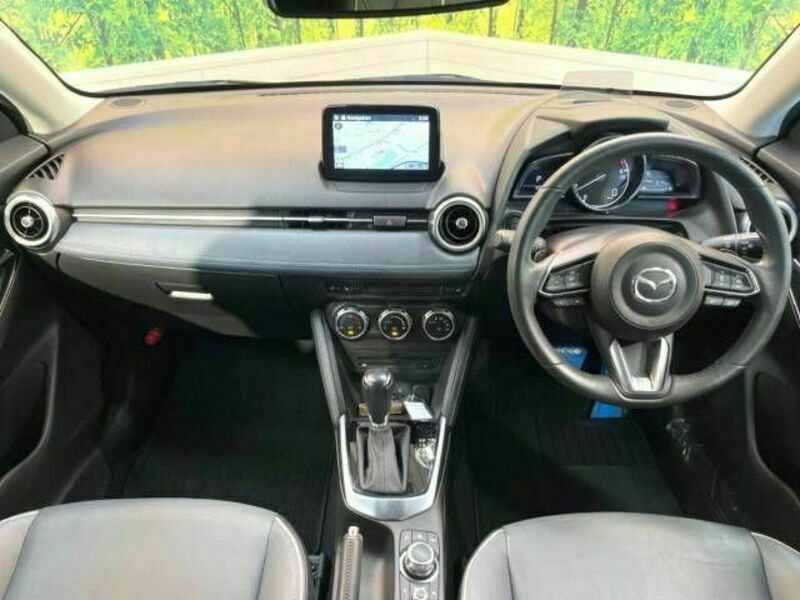 MAZDA2-1