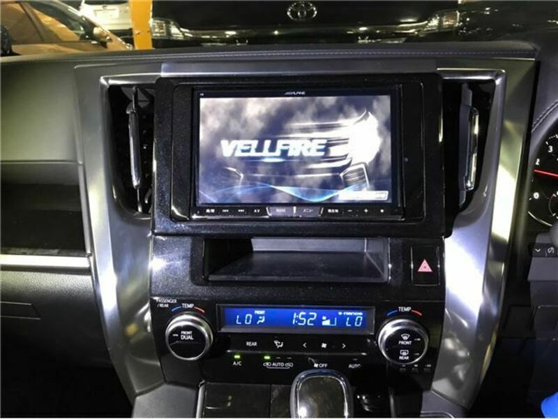 VELLFIRE-18