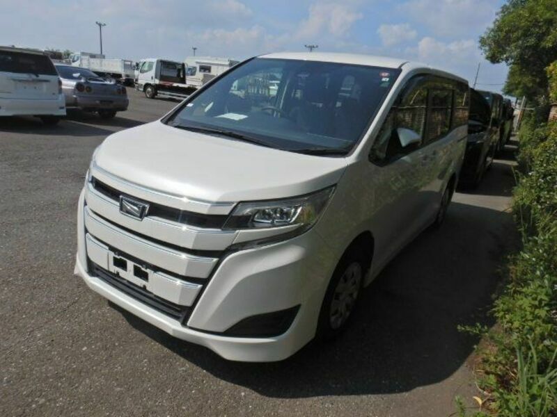 TOYOTA　NOAH