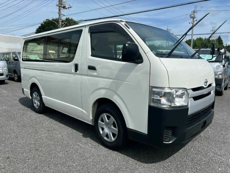 TOYOTA　HIACE VAN