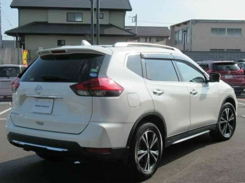 X-TRAIL-1