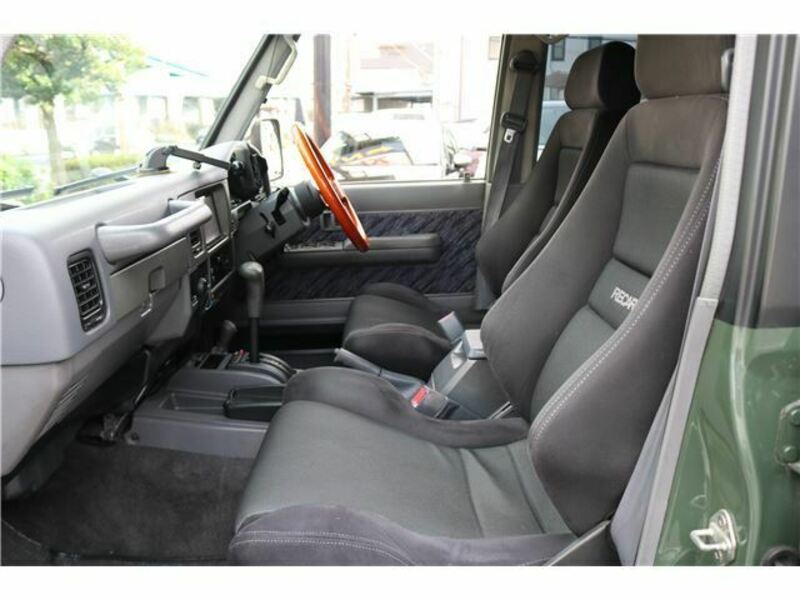 LAND CRUISER PRADO-16