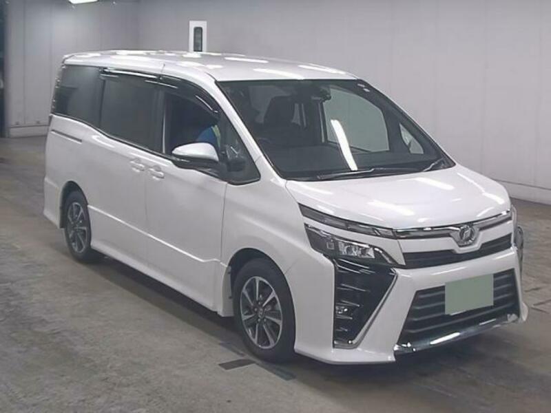 TOYOTA　VOXY