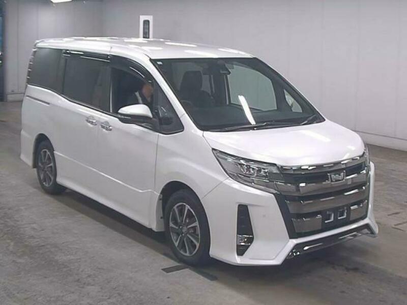 TOYOTA　NOAH