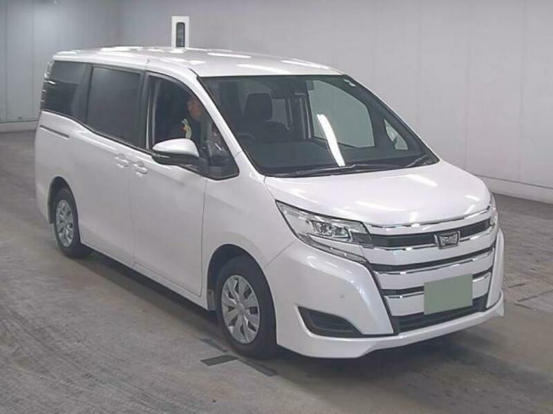 TOYOTA　NOAH