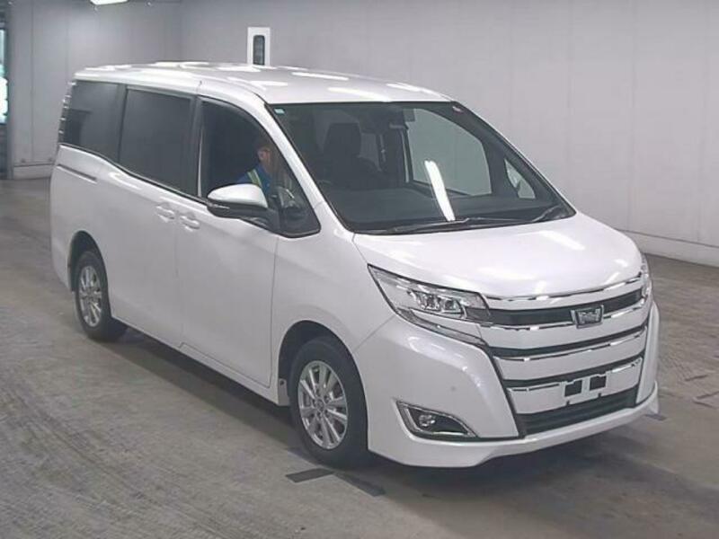 TOYOTA　NOAH