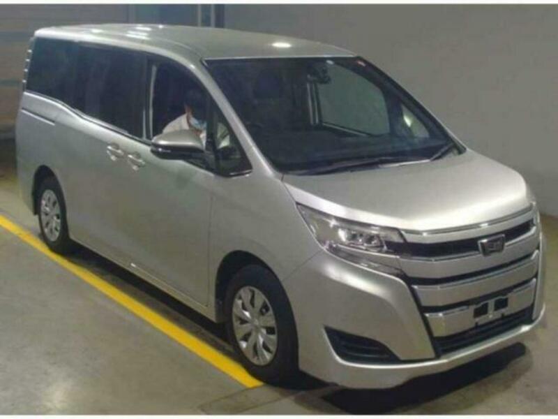 TOYOTA　NOAH