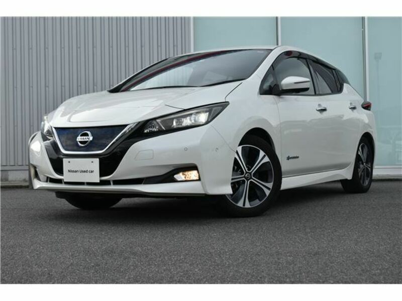 NISSAN　LEAF