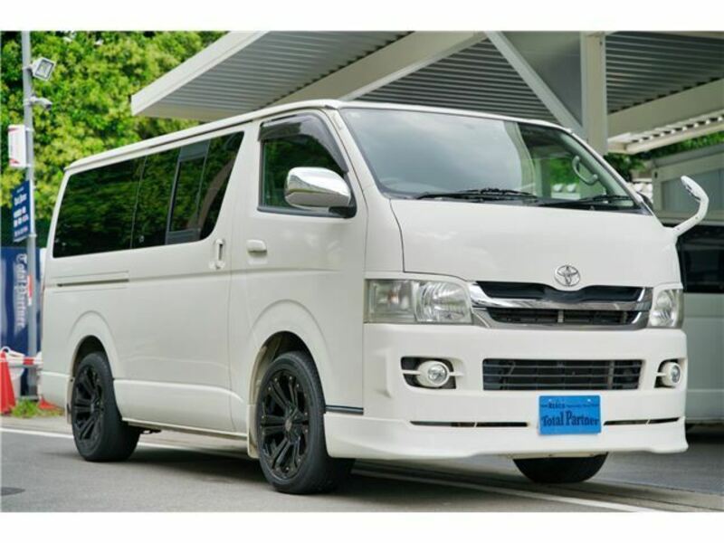 TOYOTA　HIACE VAN