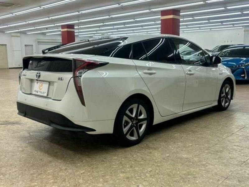 PRIUS-16