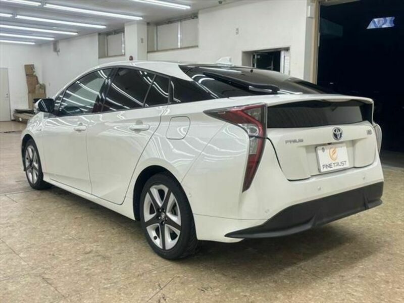 PRIUS-17