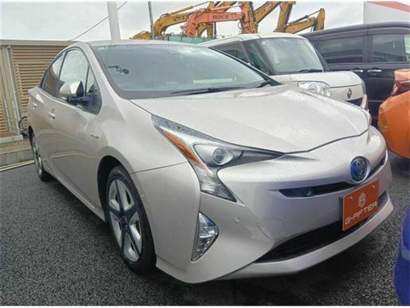 TOYOTA　PRIUS