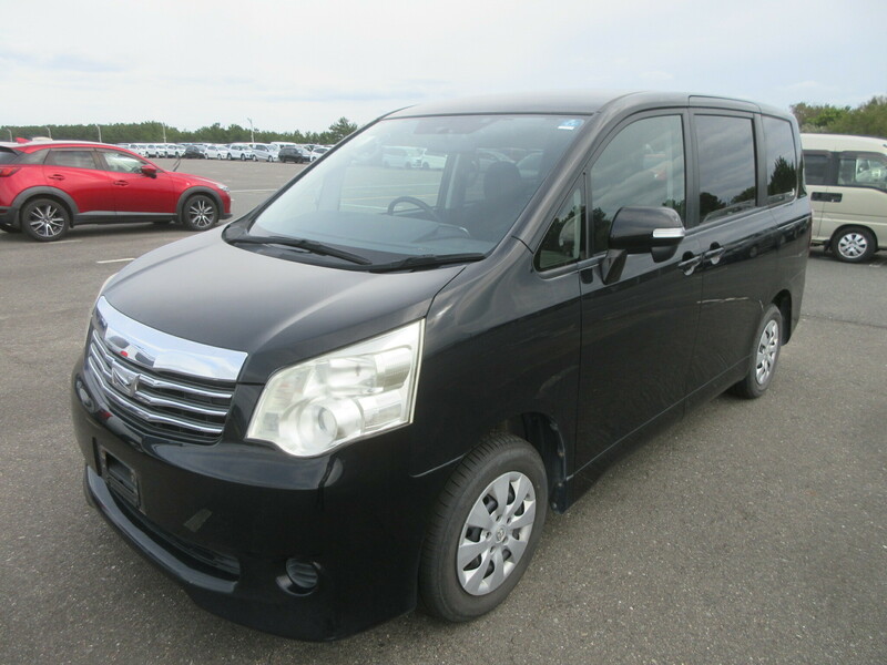 TOYOTA　NOAH