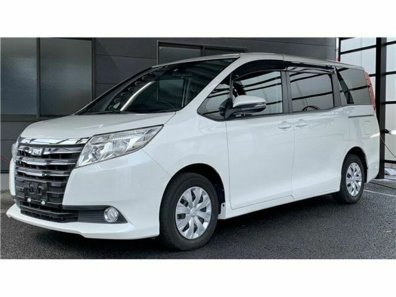 TOYOTA　NOAH