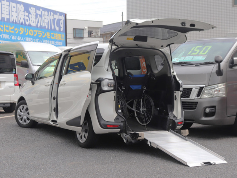 TOYOTA　SIENTA