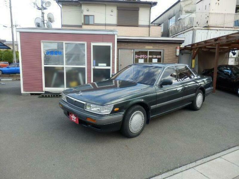 NISSAN　LAUREL