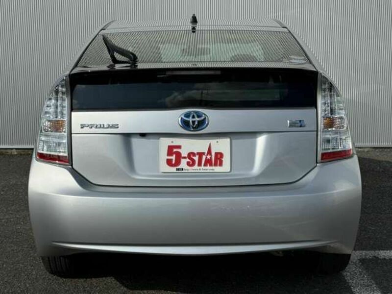 PRIUS-8