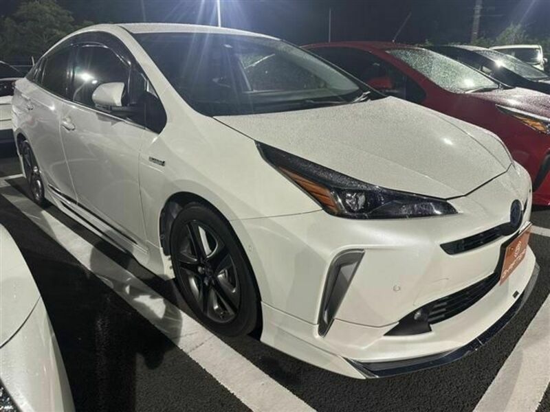 TOYOTA　PRIUS