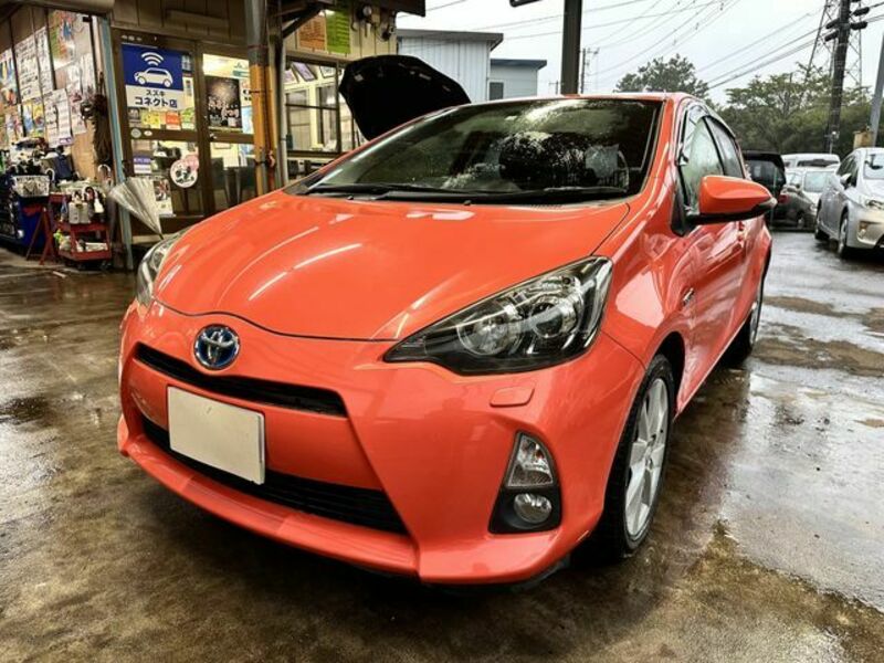 TOYOTA　AQUA