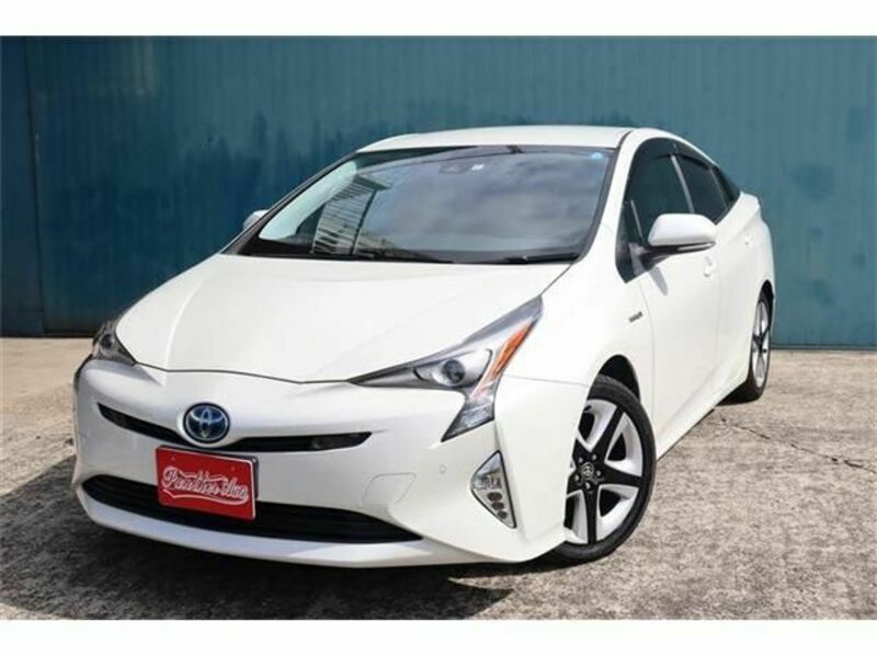 TOYOTA　PRIUS