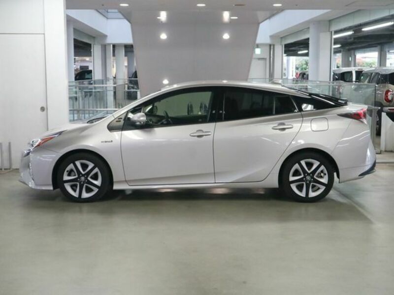 PRIUS-8