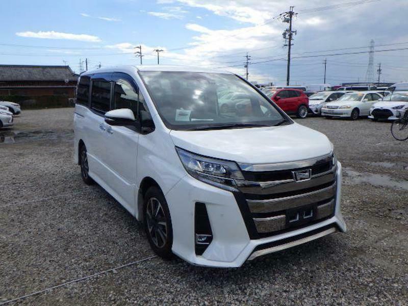 TOYOTA　NOAH