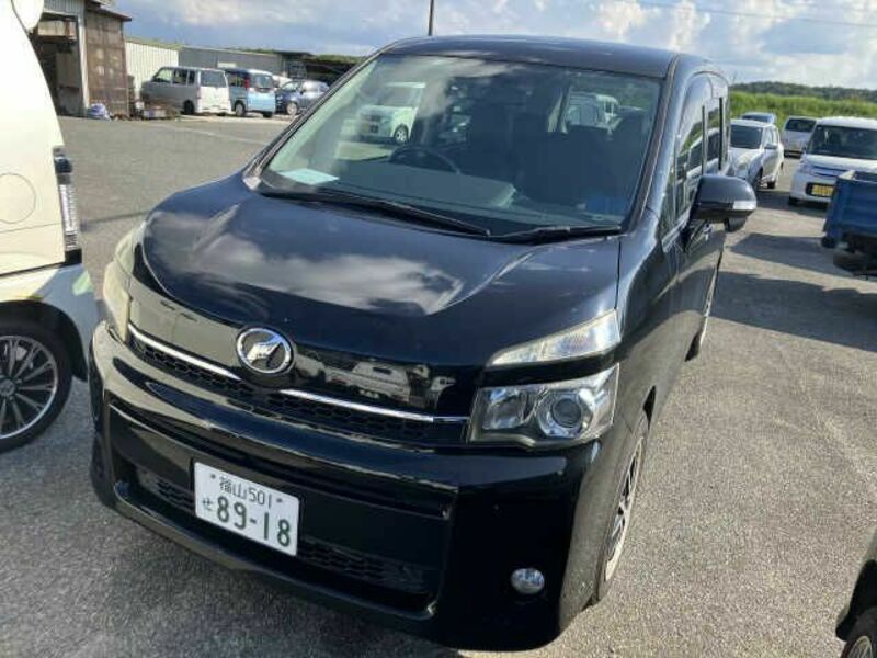 TOYOTA　VOXY