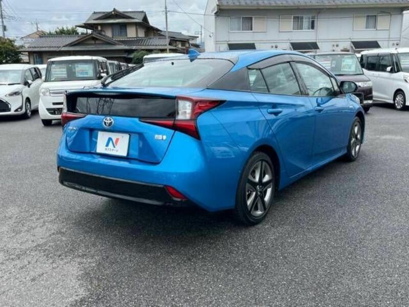 PRIUS-17