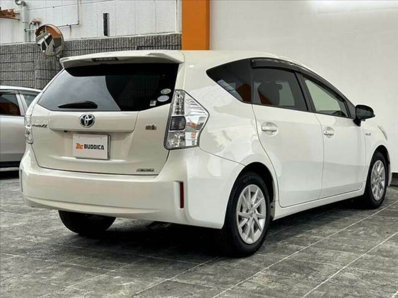 PRIUS ALPHA-12