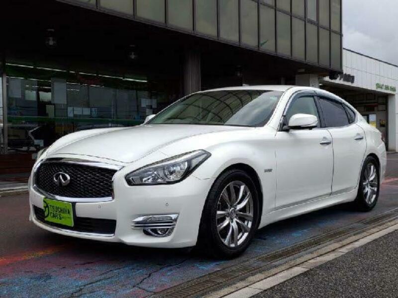 NISSAN　FUGA