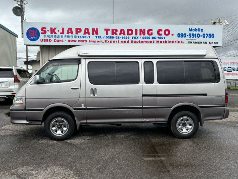 TOYOTA　HIACE