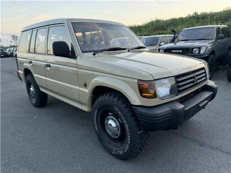 MITSUBISHI　PAJERO